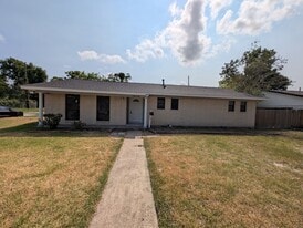 Building Photo - 1938 Woodvine Dr