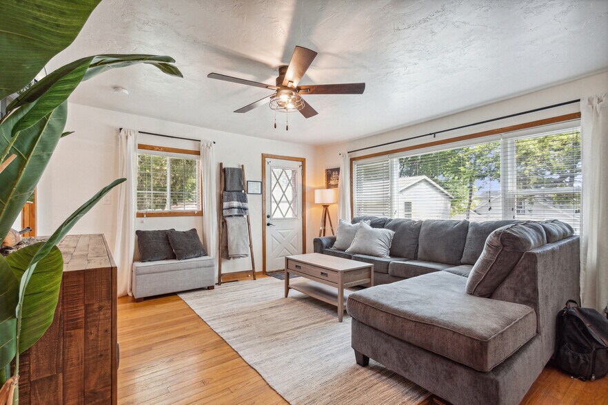 Building Photo - 240 Koshkonong Dr