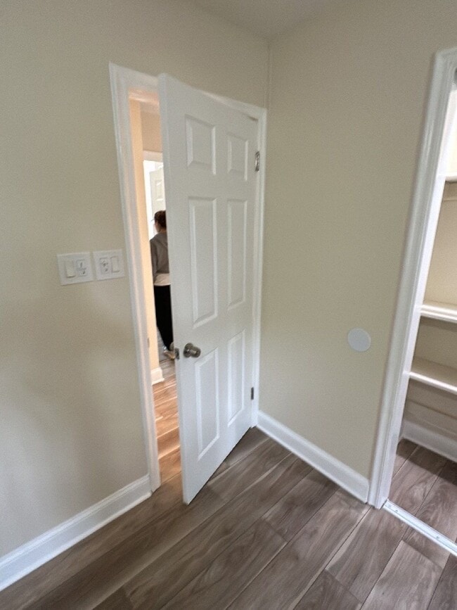 Building Photo - 408 Apple Dr