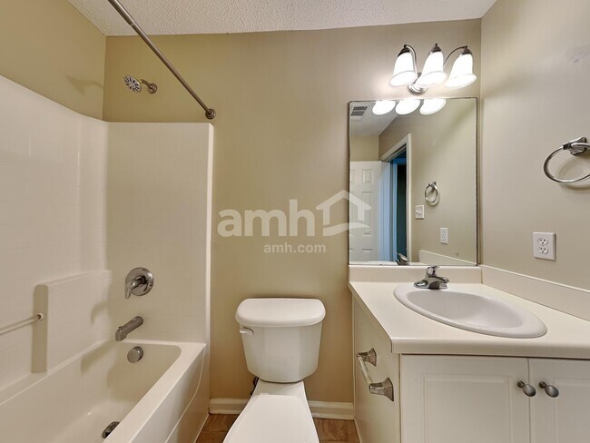 Building Photo - 130 Parkview Rd