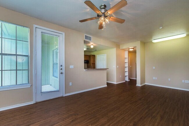 Building Photo - 13031 Pk Xing Dr