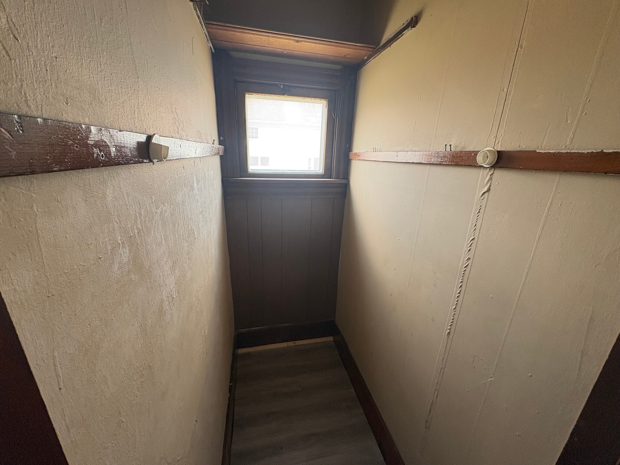 Building Photo - 1030 W 17th St