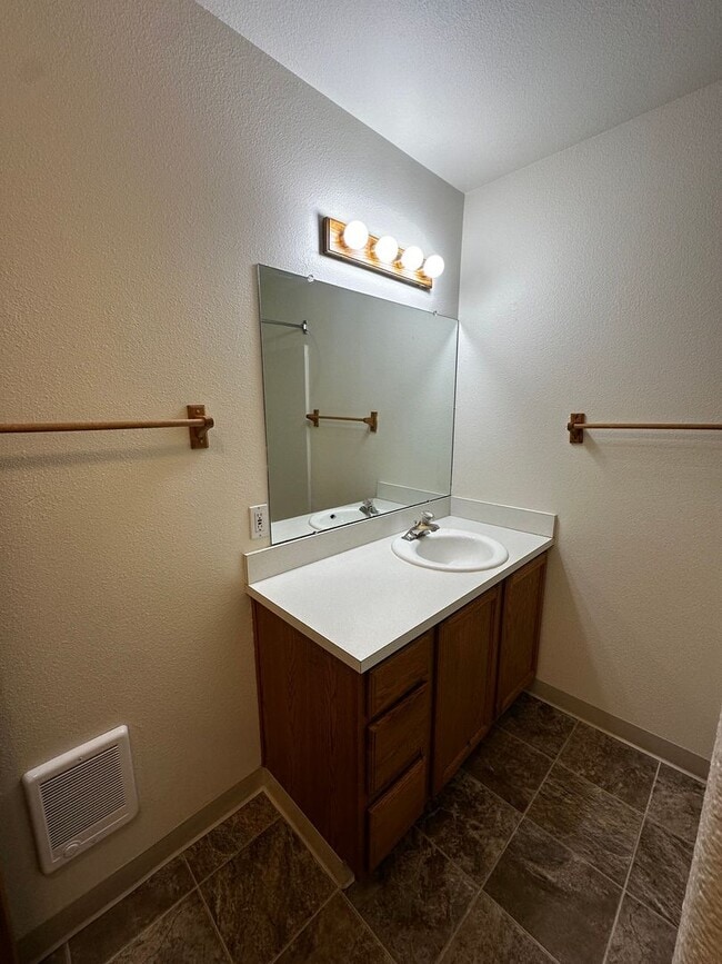 Building Photo - *Move In Special, Half off Rent! (See ad for details)*3 Bedroom, 1 and half Bathroom Duplex!