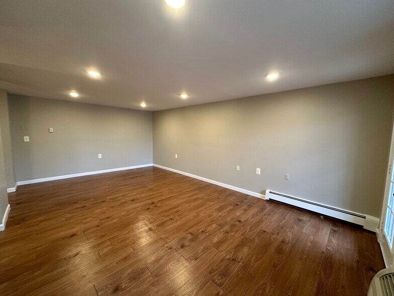 Building Photo - 746 Highland Ave