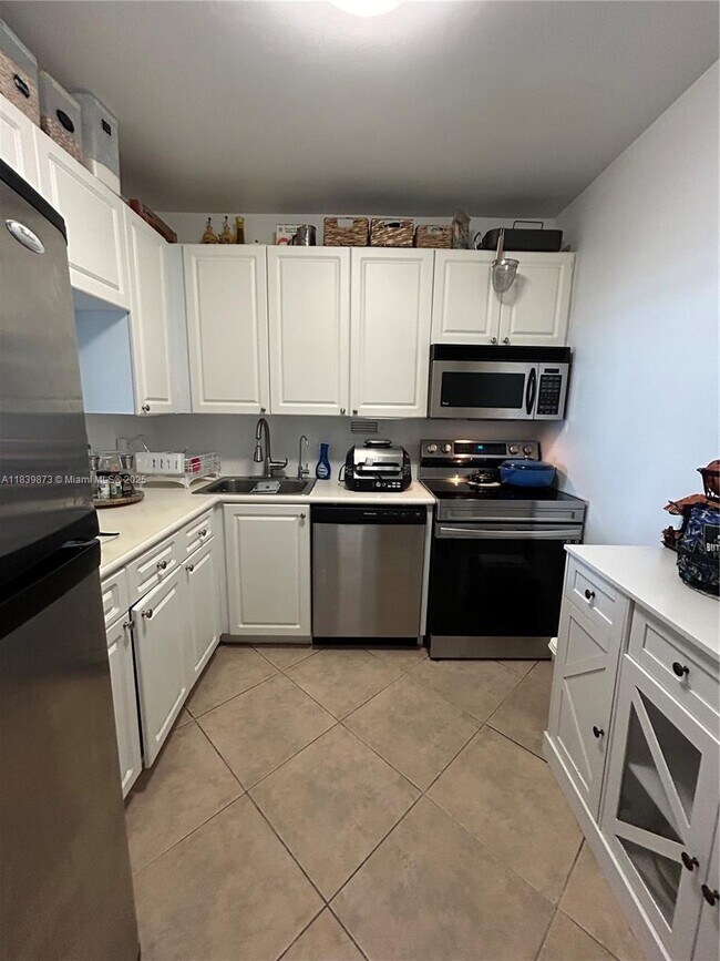 Building Photo - 1455 N Treasure Dr