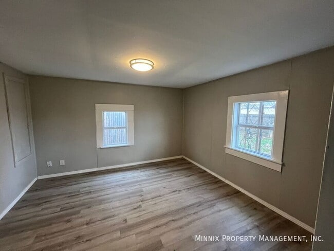 Building Photo - 950 S 10th St