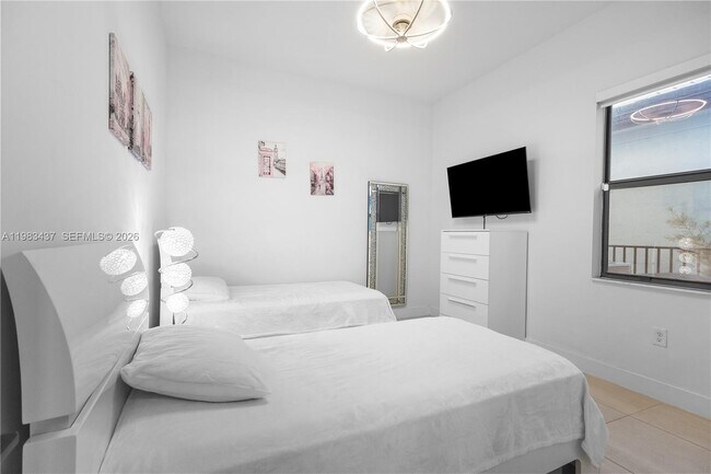 Building Photo - 4335 SW 174th Ave