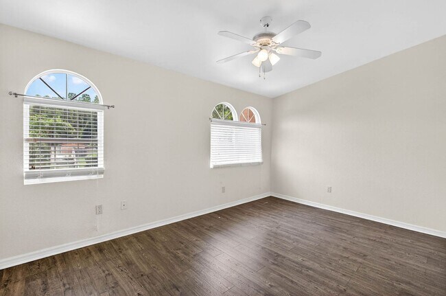 Building Photo - 1,961SF Condo | 3 Bedrooms & 2.5 Bathrooms...