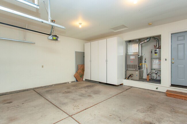 Building Photo - 3654 Hemlock Way