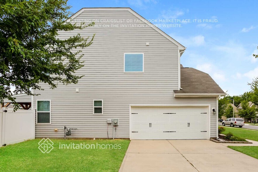 Building Photo - 10030 Wrigley Dr