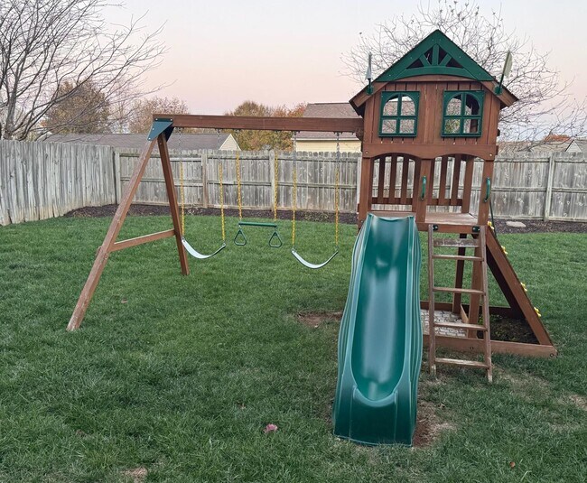 Building Photo - 2688 Woodlawn Way