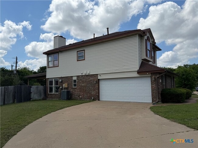 Building Photo - 2208 Illinois Dr