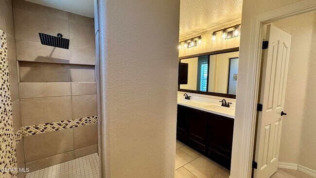 Building Photo - 12437 Pleasant Crest