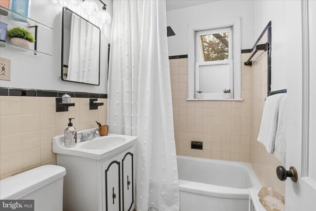 Building Photo - 2209 S Culpeper St