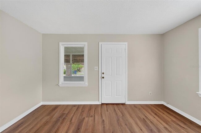 Building Photo - 8723 N Dexter Ave
