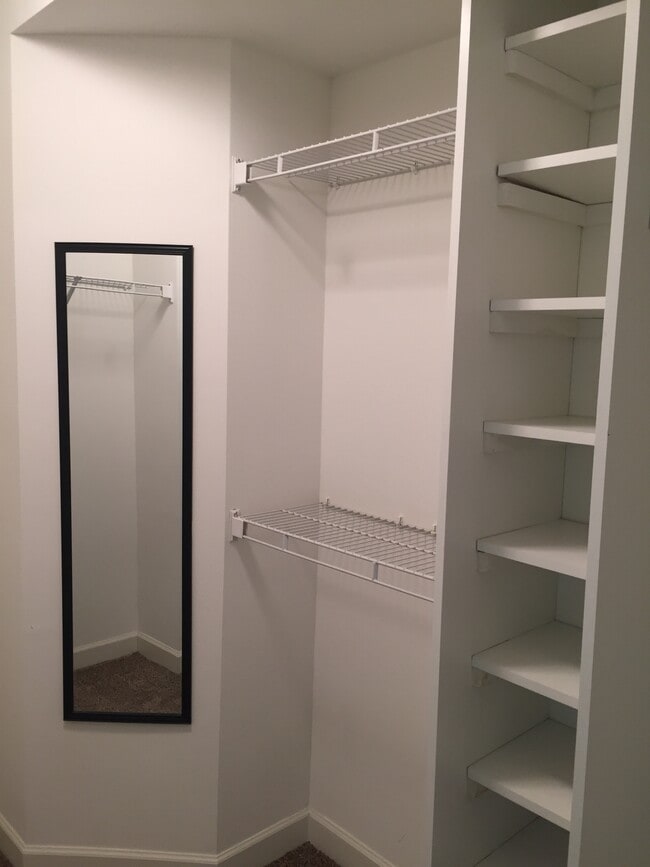 Building Photo - 2778 Hidden Dr