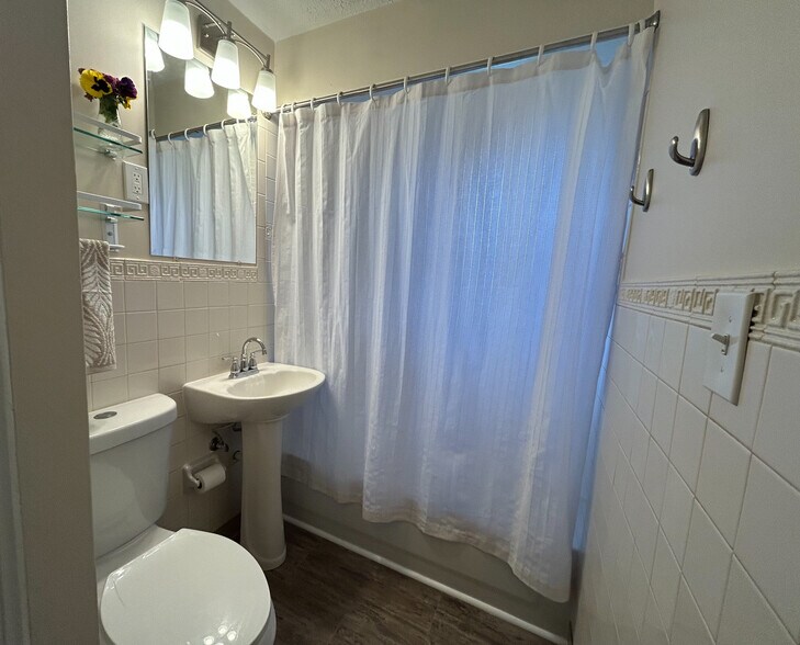 Building Photo - 4283 Beechgrove Dr