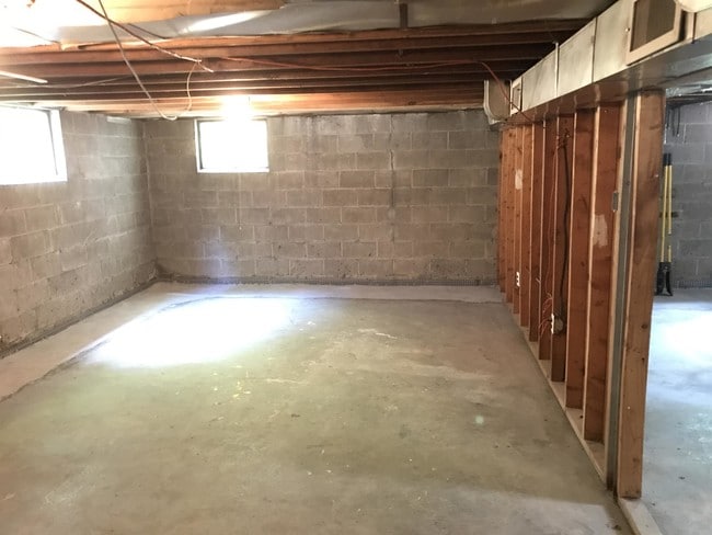 Building Photo - 614 Tesmore Pl