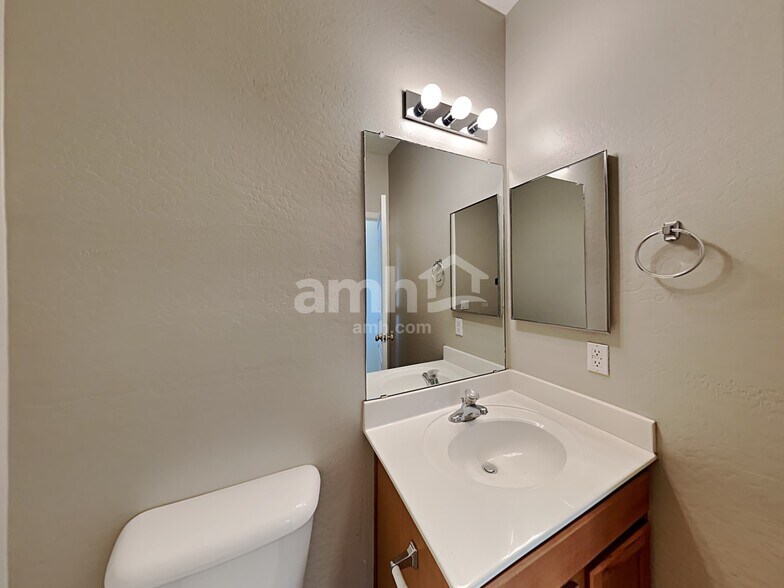 Building Photo - 6911 W Irwin Ave