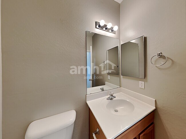 Building Photo - 6911 W Irwin Ave