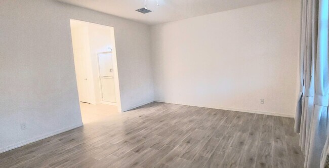 Building Photo - "COMING SOON" Lovely 3 Bedroom Home in Gre...