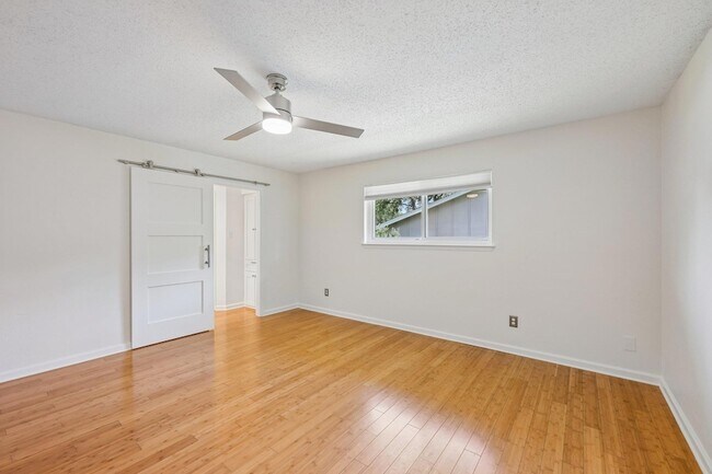 Building Photo - 2717 Charlesworth Dr