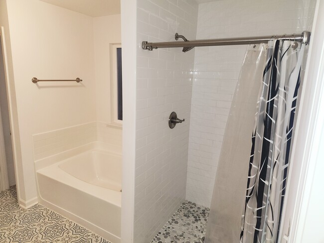 Master bathroom - 1999 Meador Ave SE