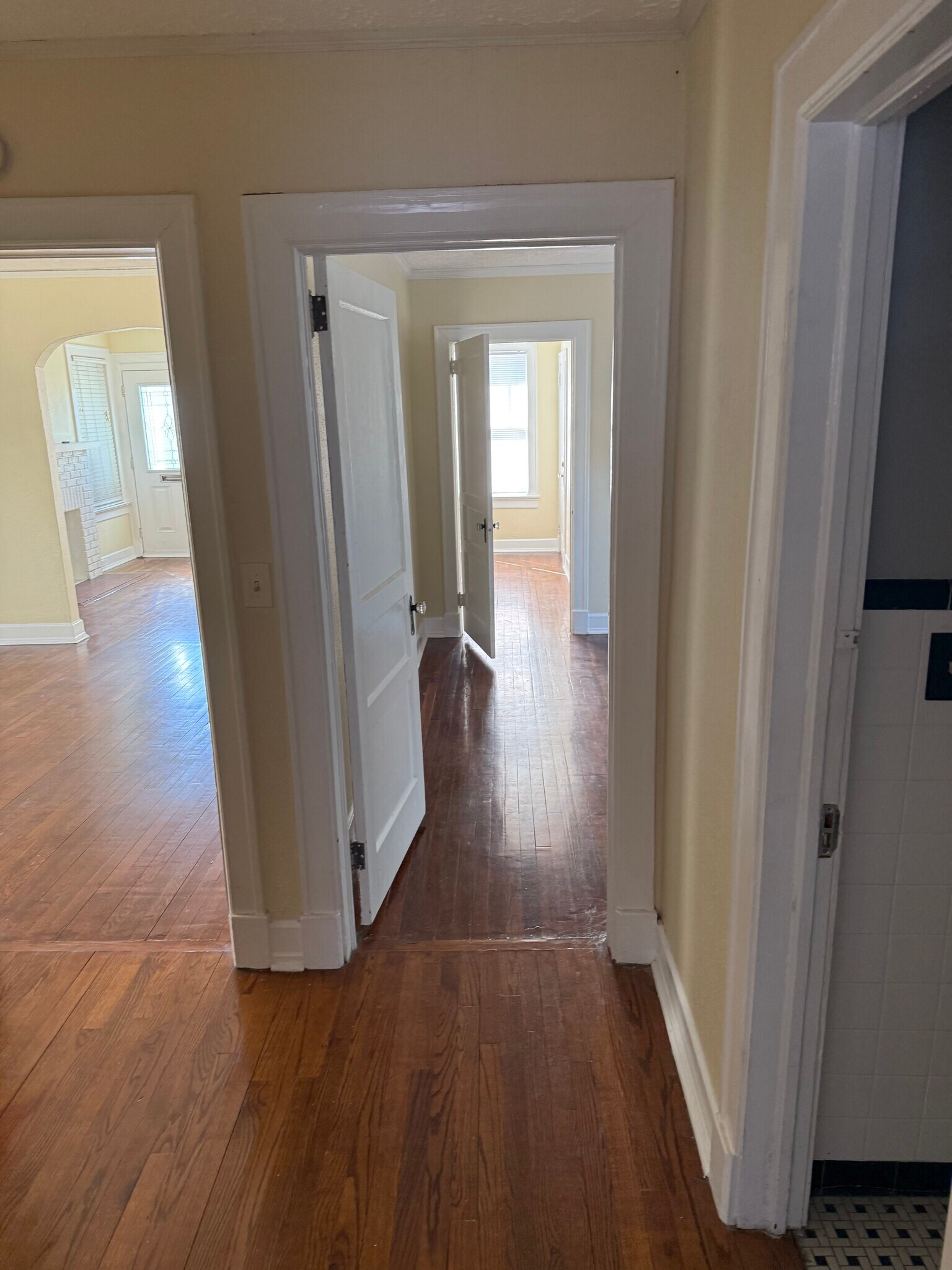 Looking back toward front door - 2589 Park St