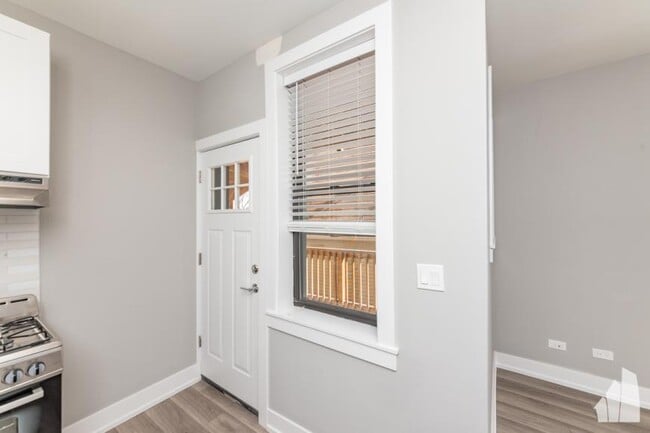 Building Photo - 1 bedroom in Chicago IL 60613