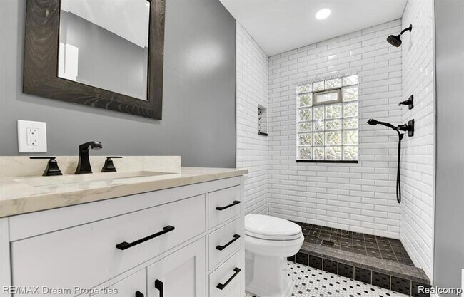 Building Photo - 27865 Brettonwoods St