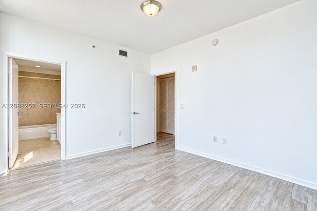Building Photo - 3340 NE 190th St