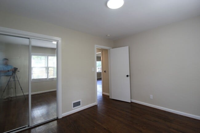 Building Photo - July 2025 FREE On This 2 Bedroom 1 Bath Ho...