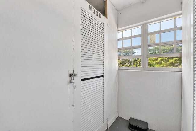 Building Photo - 2301 NE 14th Street Causeway