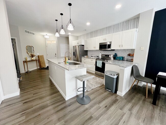 Building Photo - 12253 E 2nd Dr.