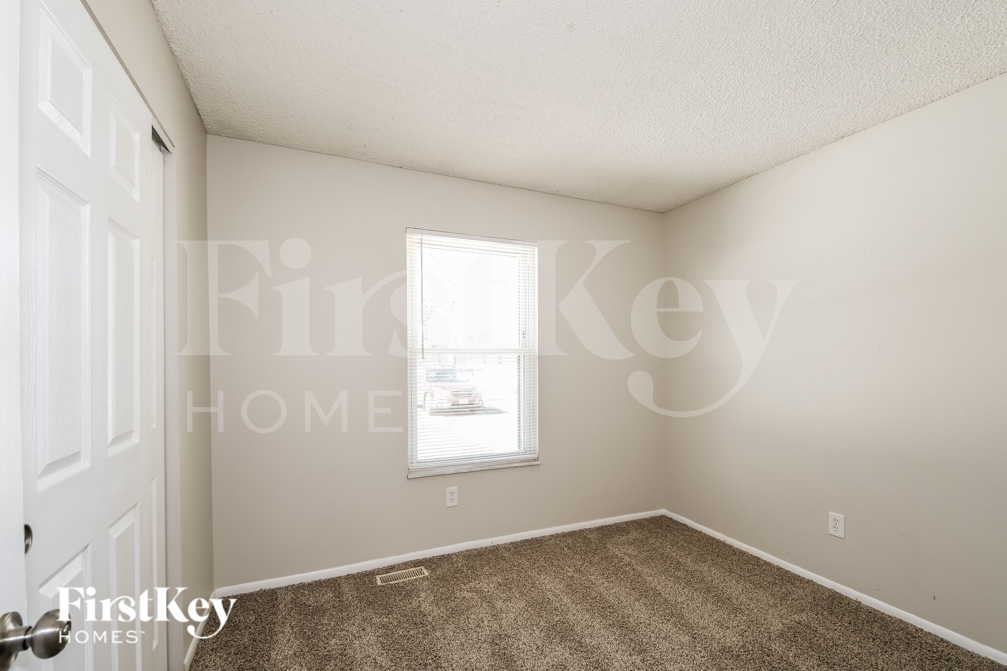 Building Photo - 2485 Jenkee Dr