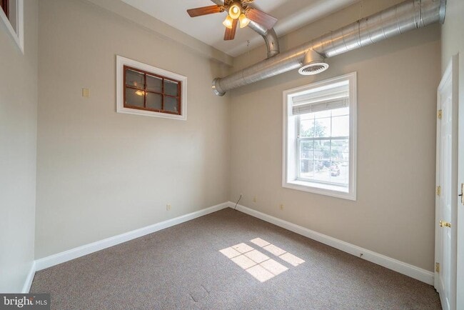 Building Photo - 345 W Chestnut St