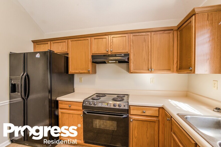 Building Photo - 40 Spring Valley Dr