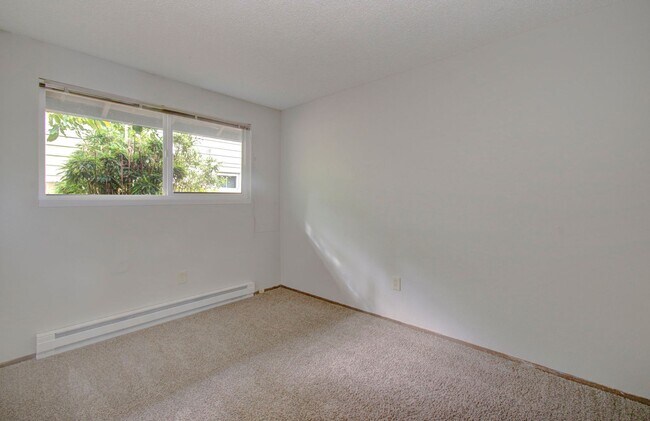 Building Photo - Elias / Boyd 701-03