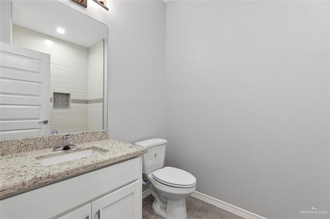 Building Photo - 1917 Stauffers St