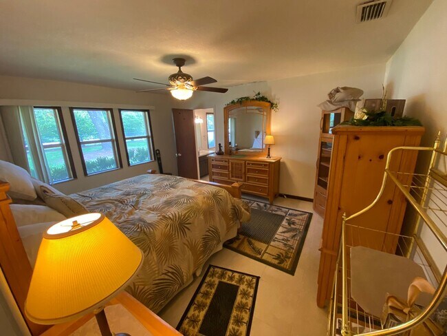 Building Photo - Family and pet friendly ANNUAL LEASE just ...