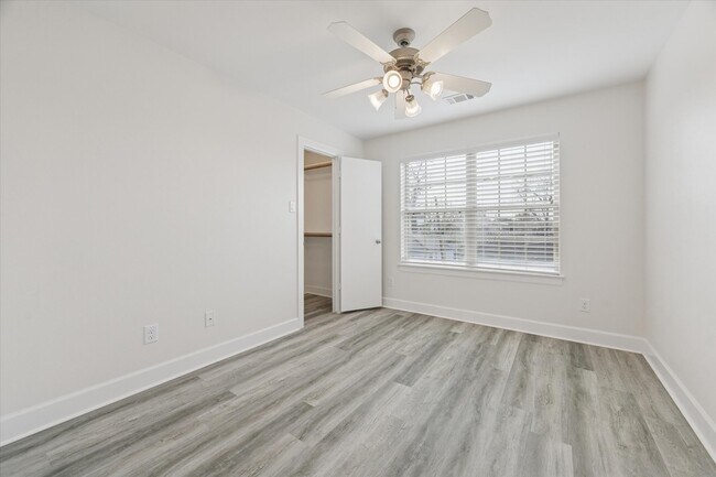 Building Photo - 701 E 40th St