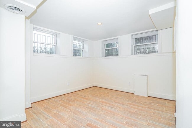 Building Photo - 1755 18th St NW