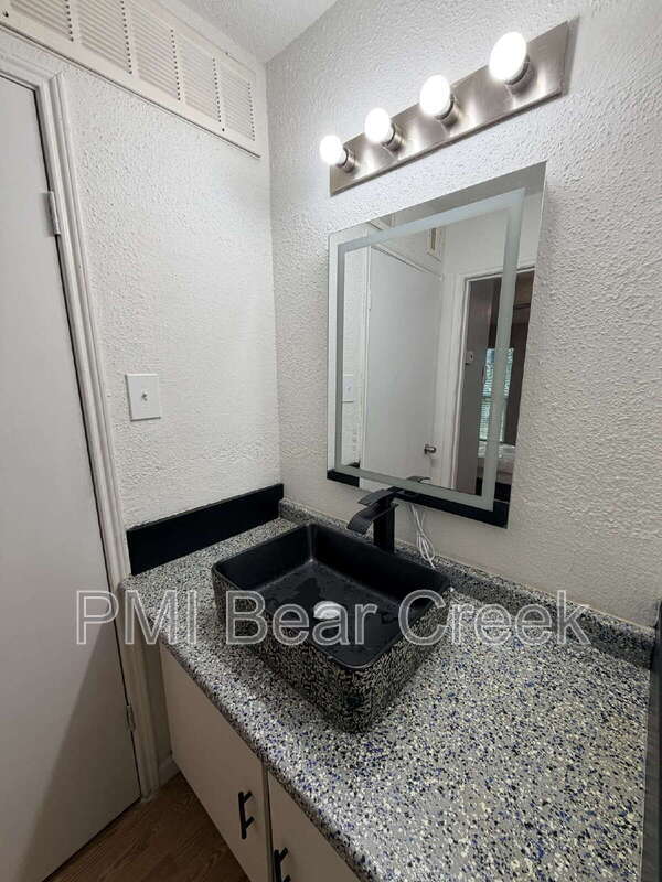 Building Photo - 9550 Deering Dr