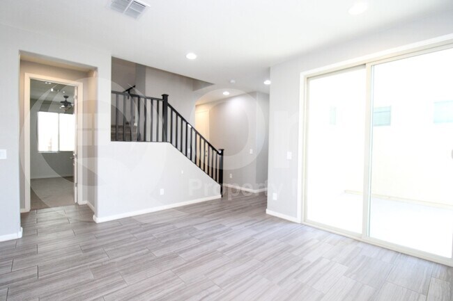 Building Photo - 2100 E Wisteria Dr