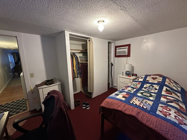 Building Photo - Single Family Home with Large Private Yard