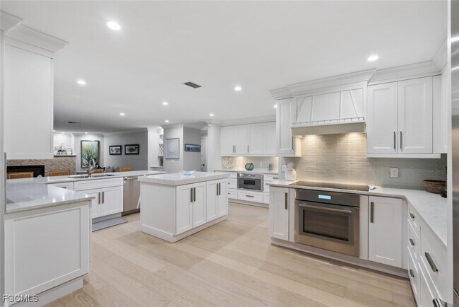 Building Photo - 635 Fountainhead Ln