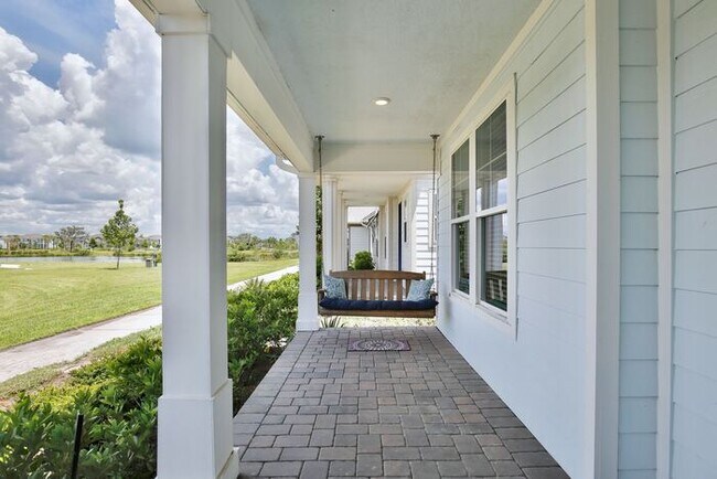 Building Photo - Modern 5/3 Water-View Home in Weslyn Park ...