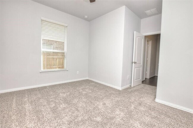 Building Photo - 704 Bonnet Blvd