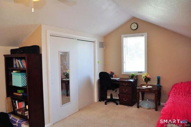 Building Photo - 605 Sandstone Dr