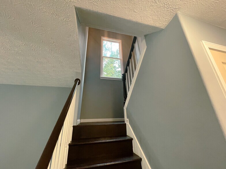 Stairs - 330 Fountainmist Trail